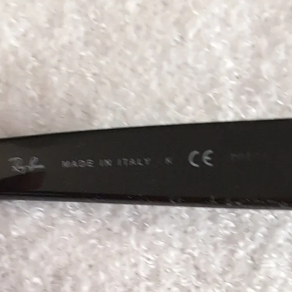 Ray-Ban Black Polarized Sunglasses with Case - Picture 2 of 3